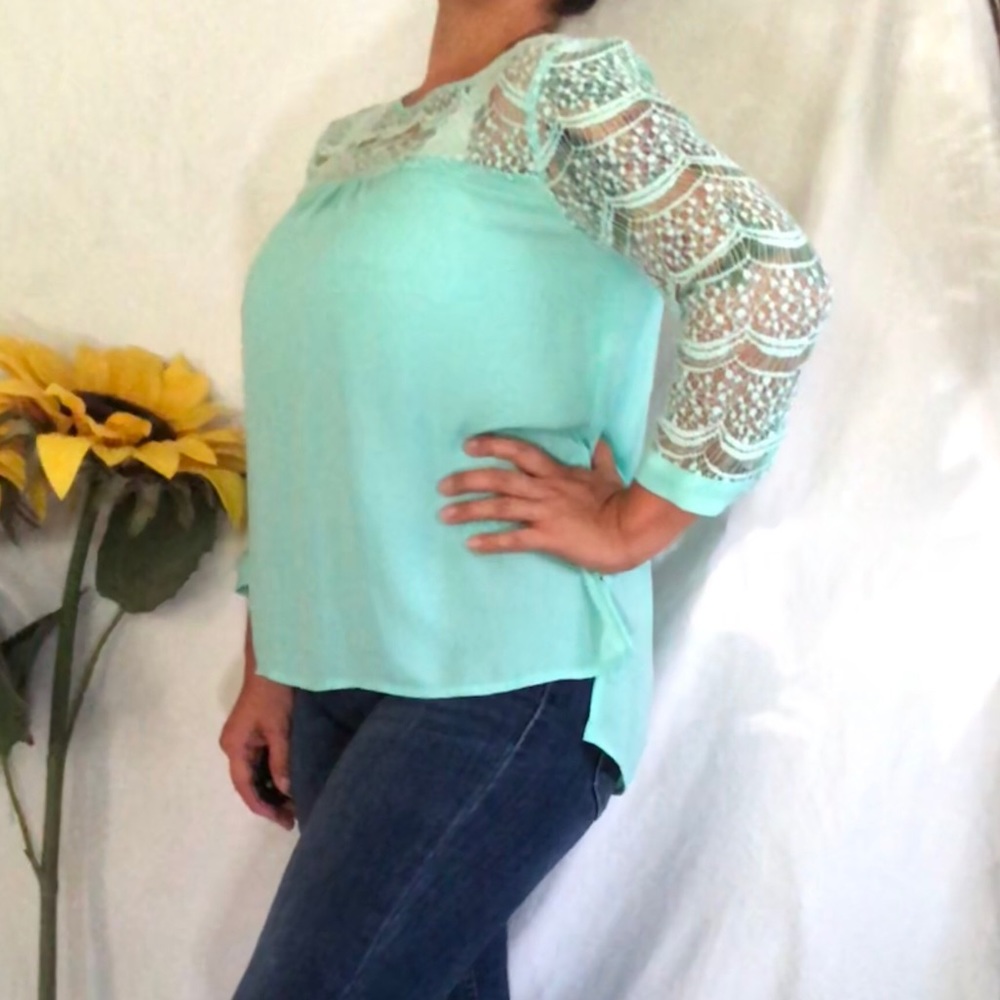 Lace 3/4 sleeve top